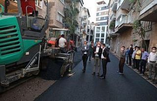 Belediye ekiplerinin asfalt mesaisi sürüyor