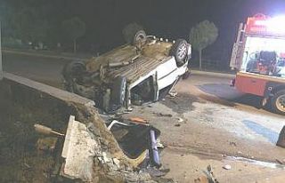 Beton direğe çarpan otomobilin sürücüsü yaralandı