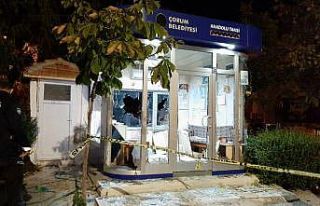 Beyzbol sopasıyla taksi durağına saldıran 3 şahıs...