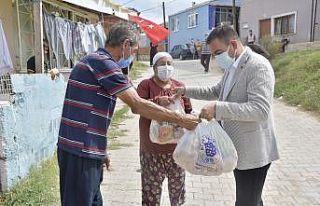 Biga Belediyesi’nden karantinadaki mahalleye erzak...