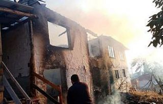 Bilecik’teki yangında ev kullanılmaz hale geldi