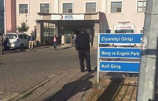Bingöl’de yakınlarının saldırdığı ambulansla...