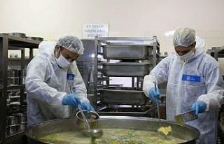 Binlerce sofranın sıcak yemeği Büyükşehir’in...