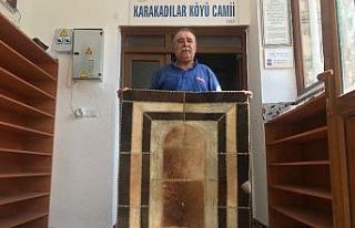 Bir asırlık ceylan derisi seccadeyi torunlarına...