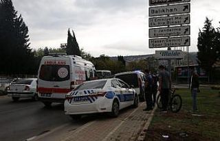 Bisikletle çarpışan motosiklet sürücüsü yaralandı