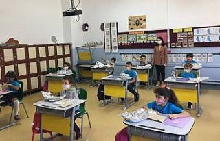 Bozcaada Kaymakamından okul ziyareti