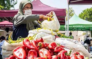 Buca’da Halkın Bakkalı ve üretici pazarı bir...