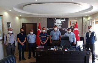 Buharkent’te çilek üreticilerine destek