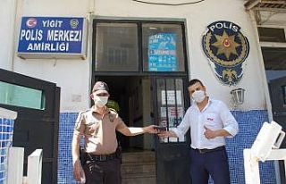 Bulduğu cep telefonunu sahibine ulaştırdı