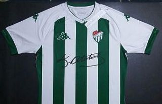 Bursaspor formasına Atatürk imzası attırdı