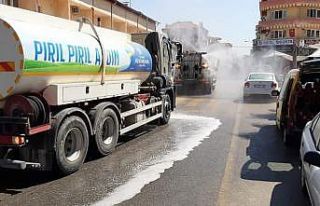 Büyükşehir ekipleri Karacasu sokaklarını dezenfekte...