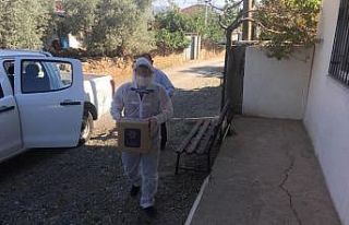Büyükşehir Karacasu’daki ailelere destek oluyor