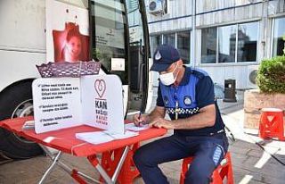 Büyükşehir personelinden Kızılay’a kan bağışı