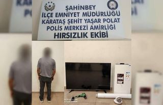 Çaldıkları malzemelerle birlikte yakalandı