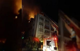 Çatı yangınındaki korku dolu dakikalar kameralara...