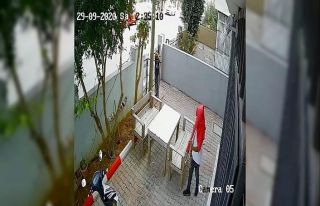 Ceketiyle başını kapatıp, ellerini kollarını...