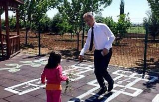 Çelik, vatandaşları koruyucu aile olmaya davet...