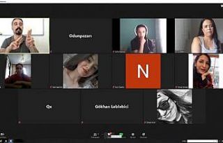 Ceren Özdemir Adalar Gençlik Merkezi atölye çalışmalarına...