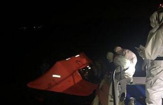Çeşme açıklarında 9 düzensiz göçmen kurtarıldı