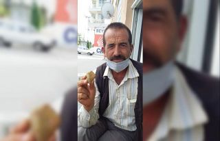 Çoban, topladığı doğal taşlarla öğrencilere...