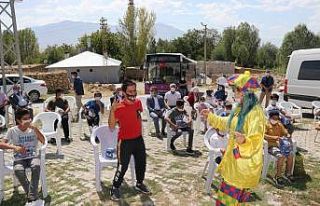 Çocuklar ilk kez Hacivat ve Karagöz oyunu ile tanıştı
