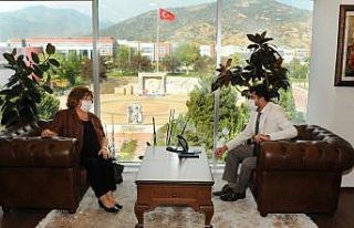 Cumhurbaşkanı Başdanışmanı Güldal Akşit Rektör...