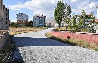 Cumhuriyet ve Kale mahallelerinde yol yenileme çalışması