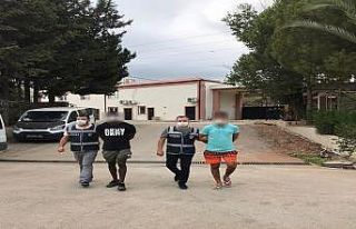 Darp ederek kolundaki 267 bin liralık saati çaldılar