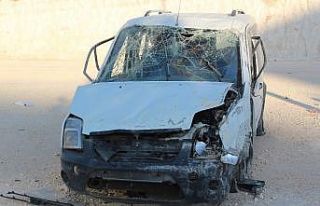 Defalarca takla atan araçtan sağ çıktılar