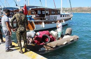 Denizden 2 saatte 300 kilogram çöp çıktı