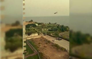 Denize sorti yapan yangın söndürme uçağı heyecanlandırdı