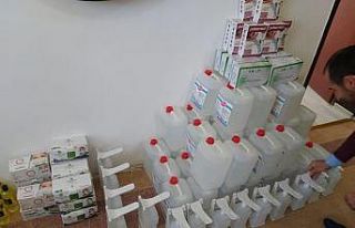 Derebucak’ta okullara hijyen malzemeleri dağıtıldı