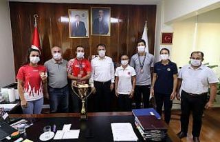 Derece kazanan Adanalı atletler Romanya yolcusu