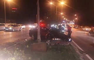 Direksiyon hakimiyetini kaybeden sürücü aydınlatma...