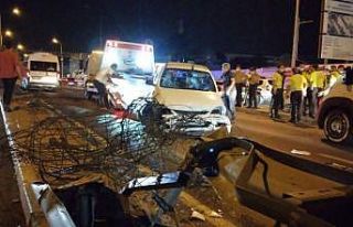 Direksiyon hakimiyetini kaybetti, karşı şeride...