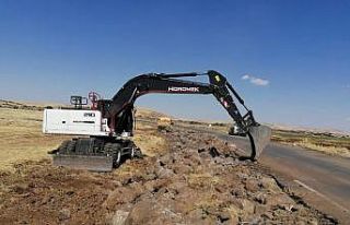 Diyarbakır Büyükşehir Belediyesi asfaltlama çalışmalarını...