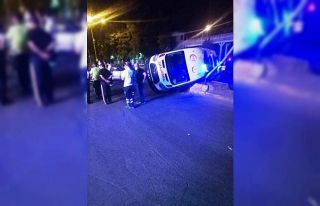 Diyarbakır’da otomobil ambulansla çarpıştı:...