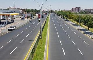 Diyarbakır’da yeni yollara trafik çizgileri çiziliyor