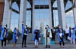 DPÜ’nün 3 fakültesinde mezuniyet sevinci