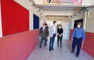 Dumlupınar’da okullarda tadilat çalışmaları