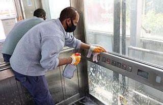 Duraklar ve yaya üstgeçitleri dezenfekte ediliyor