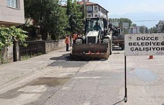 Düzce’de bozuk yollar onarılmaya devam ediyor