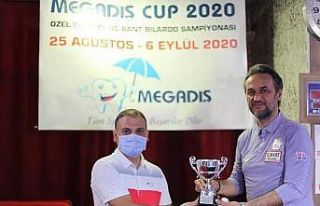 Düzceli bilardocu kürsüden inmiyor