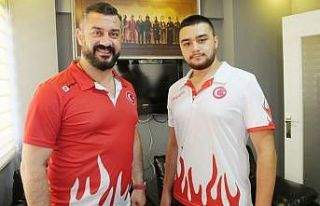 Edremit’de üniversiteli güreşçi şampiyonalara...