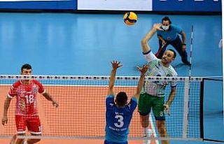 Efeler ilk maçta 3 puanı aldı