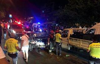 Efeler’de meydana gelen trafik kazasında 3 kişi...