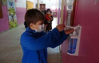 Eğitimde yeni normalde öğrenciler ders başı yaptı