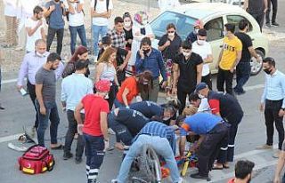 Elazığ’da otomobil ile motosiklet çarpıştı,...