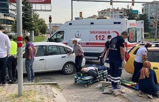 Elazığ’da otomobiller çarpıştı:2 yaralı