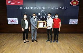 Elazığ’da şehit aileleri ve gazilere Devlet Övünç...